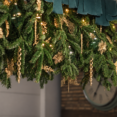 Scandinavian Christmas greenery and glow-3